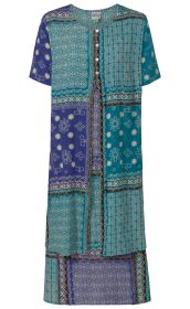Viskose-Kleid mit kurzen Ärmeln, Knopfleiste, Patchwork-Muster in Blau- und Türkistönen mit floralen und geometrischen Motiven