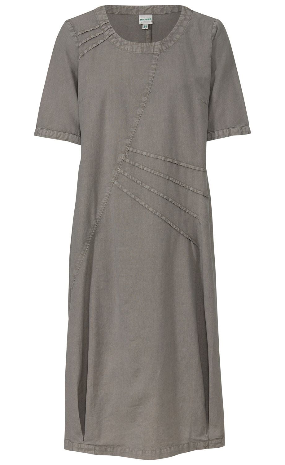 Baumwoll-Mix-Kleid in Grau, knielang, mit Rundhalsausschnitt, kurzen Ärmeln, diagonalen Ziernähten auf der Vorderseite, leicht taillierte Form und schlichter Saumabschluss.