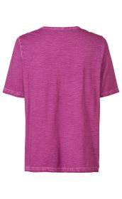 Rückansicht eines kurzärmligen Baumwoll-Shirts in Pink mit Rundhalsausschnitt, schlicht und ohne Muster, aus leicht strukturiertem Stoff.