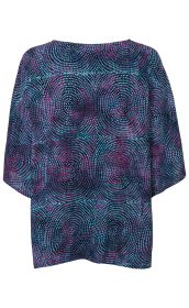 Viskose-Bluse mit weitem Schnitt, kurzen Ärmeln, rundem Ausschnitt, dunkelblauem Grund mit türkisfarbenen und violetten Punktkreismuster, leichter fallender Stoff