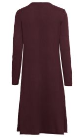 Baumwoll-Mix-Kleid in dunklem Burgunderrot, langärmlig, knieumspielende Länge, schlichter Schnitt ohne Muster, Rückenansicht, gerader Saum mit kleinen seitlichen Schlitzen