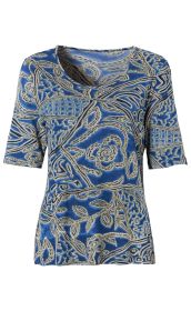 Blaues Viskose-Shirt mit halblangen Ärmeln und Rundhalsausschnitt, mit beigem floralen und geometrischen Muster bedruckt, eng anliegend geschnitten.