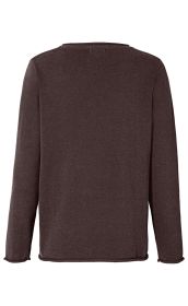 Rückenansicht eines schlichten, braunen Langarm-Pullovers aus feinem Strickstoff mit rundem Halsausschnitt und leicht gerollten Säumen an Ärmeln und Bund