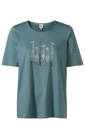 blaugrünes Baumwoll-Shirt mit kurzen Ärmeln und Rundhalsausschnitt, mittig sechs stilisierte Giraffen in verschiedenen Grautönen und Mustern als Frontdruck