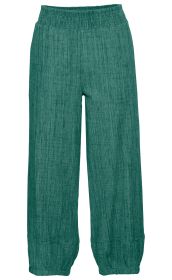 Grüne Baumwoll-Hose mit elastischem Bund und weitem Bein, gerippte Struktur, an den Beinenden leicht gerafft, lässiger und bequemer Schnitt.