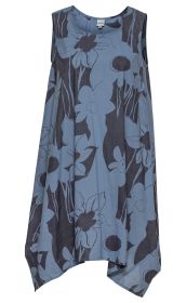 Ärmelloses Baumwoll-Kleid in Blaugrau mit dunkelblauem großflächigem Blumenmuster, lockerer Schnitt mit asymmetrischem Saum, Rundhalsausschnitt, Größe 38