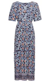 Langärmeliges Viskose-Kleid mit blauem Grundton, floralem Muster in Blau, Orange und Weiß, hoher Taille und Stufenrock, knielang, lockere Passform, Rundhalsausschnitt, elastischer Bund, angenehmes leichtes Material.