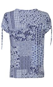 Viskose-Mix-Shirt in Weiß und Blau, Rückseite mit kurzem Arm, gemischte geometrische und tiermusterartige Prints, lockere Passform, seitliche Bändchen an den Ärmeln