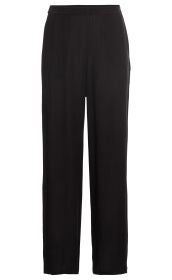 Schwarze Viskose-Hose mit elastischem Bund, geradem Bein und einfacher, eleganter Optik ohne Muster oder zusätzliche Details