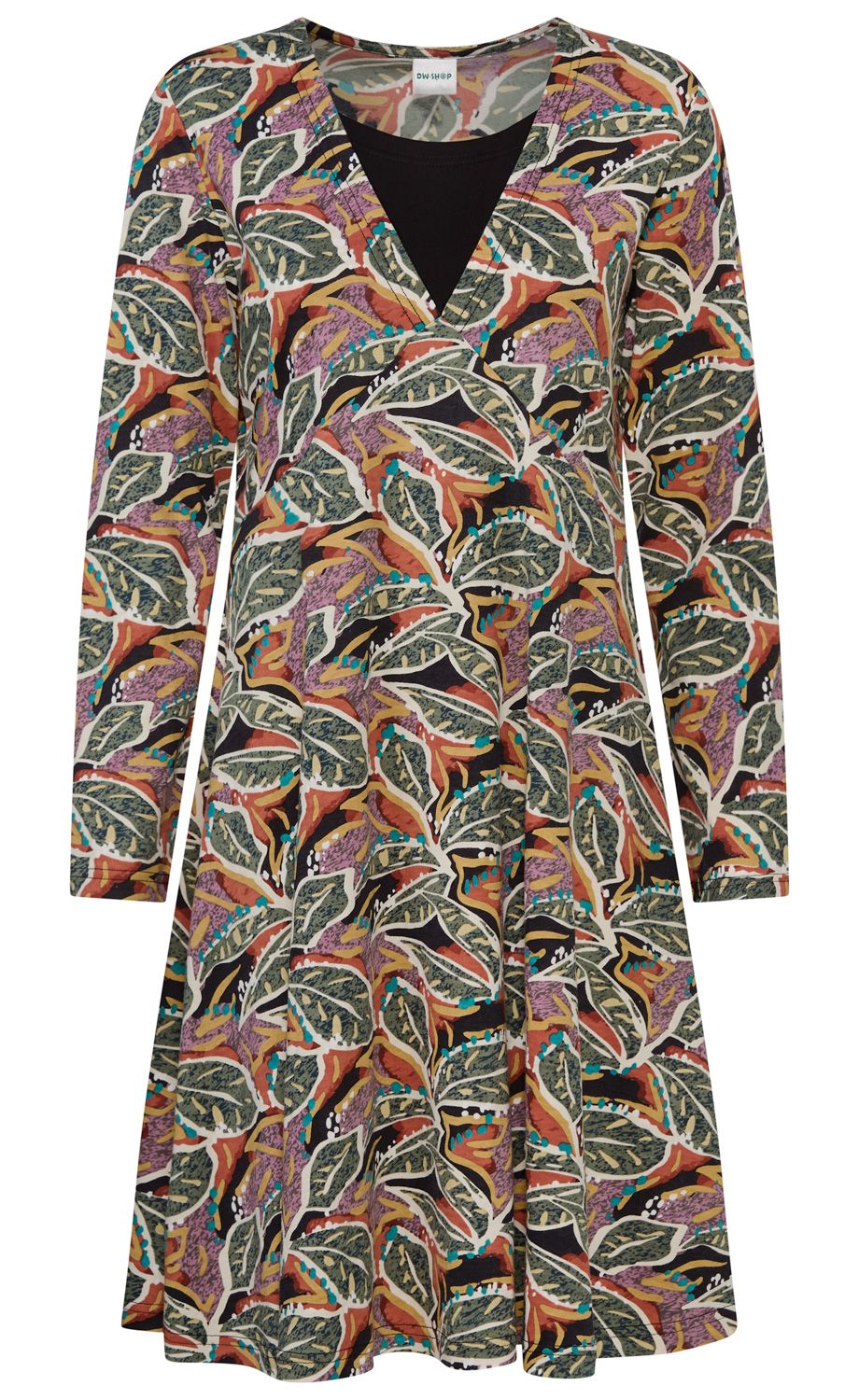 langärmliges Kleid mit V-Ausschnitt und buntem Blattmuster in Grün, Orange, Lila, Schwarz und Weiß, darunter sichtbares schwarzes Unterziehshirt, knieumspielende A-Linie, lässiger Schnitt, Stoff mit organischer Struktur