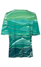 Baumwoll-Shirt Rückansicht mit kurzärmeligem, geradem Schnitt, gemustert mit wellenförmigen Linien in verschiedenen Grüntönen und Weiß auf einem blauen bis grünen Farbverlauf, leichter Stoff