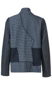 Baumwoll-Mix-Jacke in Blau mit Patchwork-Design aus verschiedenen Strickmustern und Texturen, langärmlig, Stehkragen, Rückansicht