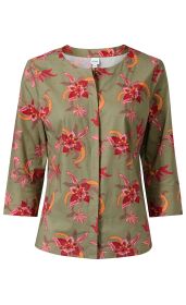Baumwoll-Mix-Bluse in Olivgrün mit buntem floralen Muster in Rot, Pink und Orange, 3/4-Ärmeln, rundem Ausschnitt und verdeckter Knopfleiste vorne
