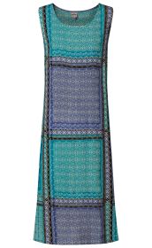 Ärmelloses Viskose-Kleid in Maxilänge mit rundem Ausschnitt, gemustert mit quadratischen Feldern in Blau und Türkis, floralem und geometrischem Design, seitlich schwarzer und weißer Streifenmuster.