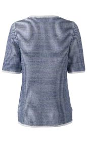 Baumwoll-Pullover, Rückseite, kurzärmlig, grau und blau meliert mit feinem Streifenmuster, Rundhalsausschnitt, weiße Kantenabschlüsse an Ärmeln und Saum, locker gestrickt, mittellang
