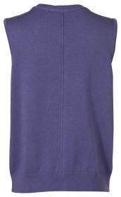 Baumwoll-Strickweste in lila, ärmellos, mit Rundhalsausschnitt, geradem Schnitt, feinem Strickmuster, Naht entlang der Rückenmitte, breit gerippter Saumabschluss.