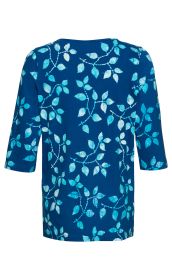 Baumwoll-Shirt in Dunkelblau mit 3/4-Ärmeln, florales Muster mit hellblauen und weißen Blättern, Rückansicht, Rundhalsausschnitt, locker geschnitten