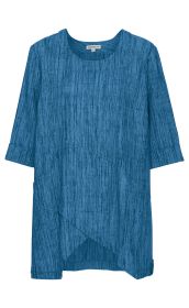 Baumwoll-Schlupfbluse in Blau mit 3/4-Ärmeln, rundem Halsausschnitt, asymmetrischem Saum und feiner Musterstruktur, locker geschnitten, leicht transparent, casual Design
