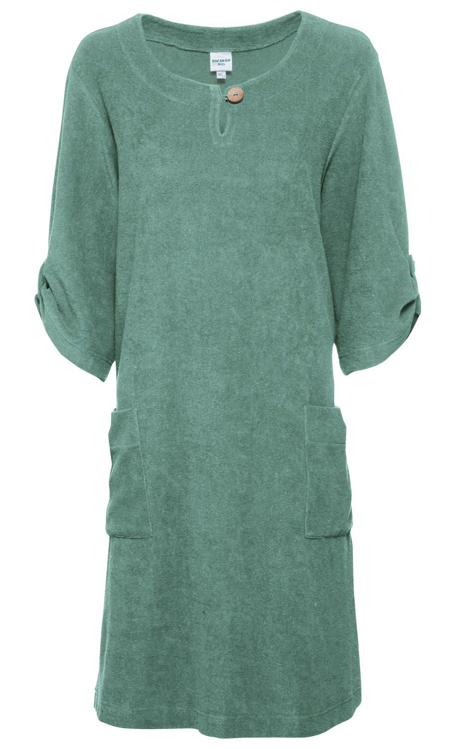 Baumwoll-Badekleid in Salbeigrün mit halblangen, hochgekrempelten Ärmeln, runder Halsöffnung mit kleinem Schlitz und Holzknopf, zwei aufgesetzten Taschen vorne, lockerem Schnitt
