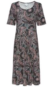 Viskose-Mix-Kleid mit halblangen Ärmeln, rundem Ausschnitt und ausgestelltem Rock, schwarzgrundig mit buntem, floralen Paisley-Muster in Rosa, Blau, Gelb und Weiß