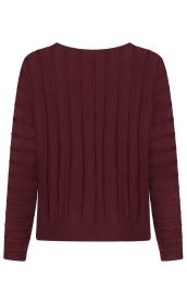 dunkelroter Pullover mit langen Ärmeln, vertikalen und horizontalen Rippmustern, rundem Halsausschnitt, schlichter und weicher Strickstoff, gerade geschnitten