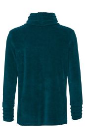 Baumwoll-Rolli-Shirt in dunklem Petrol, Rückansicht, langärmlig mit hohem, locker gefaltetem Rollkragen, glatte Oberfläche, leichte Falten an den Ärmelenden, gerade Saumkante