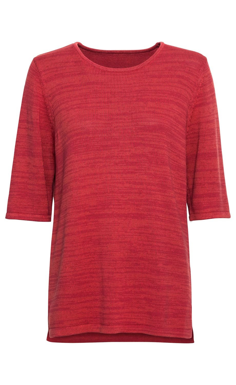Roter Baumwoll-Pullover mit kurzen Ärmeln und Rundhalsausschnitt, feine Strickstruktur, leicht taillierte Passform, schlichtes Design ohne Muster oder Verzierungen, Vorderansicht auf weißem Hintergrund