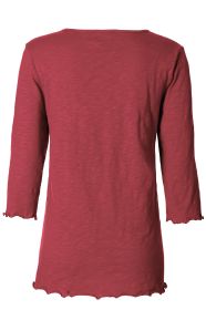 Baumwoll-Shirt in Rot mit 3/4-Ärmeln, Rundhalsausschnitt, gewelltem Saum und Ärmelabschluss, Rückansicht, schlicht und leicht strukturiert