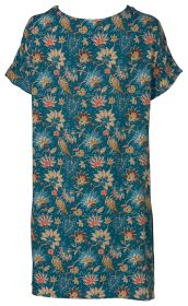 Rückenansicht eines knielangen Viskose-Kaftans mit kurzem Arm, blauem Grund und floralem Muster in Beige, Braun, Weiß und Rot, lockerer Schnitt