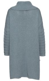 Baumwoll-Mix-Pullover in Hellblau, lang und locker geschnitten, mit breitem Rollkragen, dreiviertel Armen mit horizontalen Rippenstrukturen, weiche Strickoptik, Rückansicht, schlicht und gemütlich