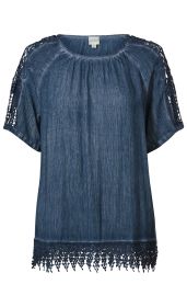 Dunkelblaue Viskose-Bluse mit kurzen Ärmeln, Rundhalsausschnitt, feiner Struktur und gehäkelten Spitzenbesätzen an Ärmeln und Saum, Größe 38, lässiger Schnitt