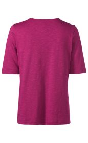 Rückansicht eines kurzärmligen Baumwoll-Shirts in knalligem Pink mit rundem Halsausschnitt und unifarbenem Design auf weißem Hintergrund