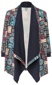 Baumwoll-Jacke mit offenem Schnitt, dunkelblauem Innenteil, buntem Ethno-Muster in Rot, Beige, Türkis und Schwarz, 3/4-Arm, fallendem Saum und ohne Verschluss.