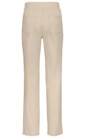 Baumwoll-Mix-Hose in Beige, Rückansicht, elastischer Bund ohne Verschluss, zwei aufgesetzte Gesäßtaschen, gerade geschnittener Beinverlauf, schlichtes Design ohne Muster oder zusätzliche Verzierungen