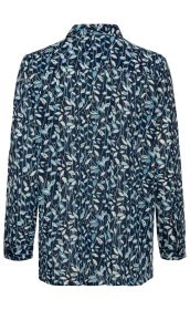 Rückansicht einer Viskose-Mix-Bluse mit langem Arm, dunkelblauem Grund und hellblau-weißem Blattmuster, Hemdkragen und geknöpften Manschetten.