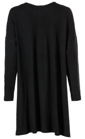 Baumwoll-Mix-Shirt in Schwarz, langärmlig, gerade geschnitten, hinten abgebildet, mit rundem Halsausschnitt, leichter Struktur im Stoff, locker fallend, schlichtes Design ohne Verzierungen