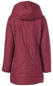 Rückansicht einer roten, gesteppte Baumwoll-Jacke mit Kapuze, lange Ärmel, mittellang, leicht tailliert, ohne sichtbare Verschlüsse oder Verzierungen, glatte Oberfläche.