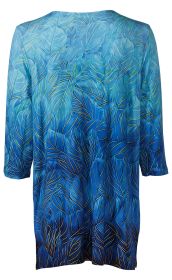 Viskose-Mix-Shirt in Blau mit grünem Blätter-Muster, 3/4-Ärmel, Rückenansicht, leichte Stoffstruktur, lockere Passform