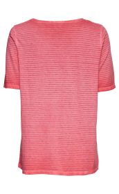 Rückansicht eines roten Baumwoll-Mix-Shirts mit feinen horizontalen Streifen, kurzen Ärmeln und rundem Ausschnitt, schlicht und leicht strukturiert.