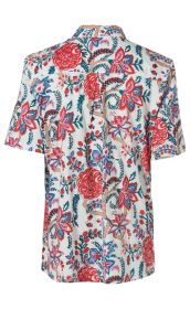 Baumwoll-Bluse mit kurzem Arm, weißes Grundmaterial, großflächiges Blumenmuster in Rot, Blau, Pink und Braun, Rückenansicht, klassischer Hemdkragen, lockere Passform
