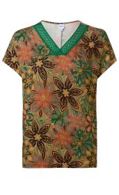 Viskose-Mix-Shirt mit buntem Blumenmuster in Erdtönen, Grün, Rot und Schwarz, kurzer Ärmel, V-Ausschnitt mit grünem Netzbesatz, gerade Passform, leicht glänzendes Material