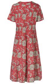 Rückenansicht eines knielangen Baumwoll-Kleids mit kurzen Ärmeln, rotem Grund und großem floralen Muster in Grün, Beige und Weiß, leicht ausgestellter Schnitt.