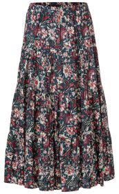 Langer Viskose-Rock mit elastischem Bund, dunkelblauem Grund, buntem floralen Muster in Weiß, Rot und Pink, ausgestellt und leicht gerafft.