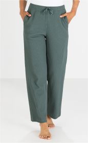 Damen Baumwoll-Hose in dunklem Grün mit weitem Bein, elastischem Bund und Kordelzug, vorn Taschen, stehende Person mit weißen Oberteil und nackten Füßen auf weißem Hintergrund
