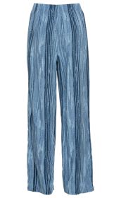 blaue Modal-Hose mit elastischem Bund, locker geschnitten, mit vertikalen unregelmäßigen Streifen in verschiedenen Blautönen
