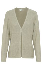 Hellgraue Lyocell-Mix-Strickjacke mit V-Ausschnitt, langärmlig, zwei aufgesetzten Taschen vorne und einem Knopfverschluss mittig, gerade geschnitten.