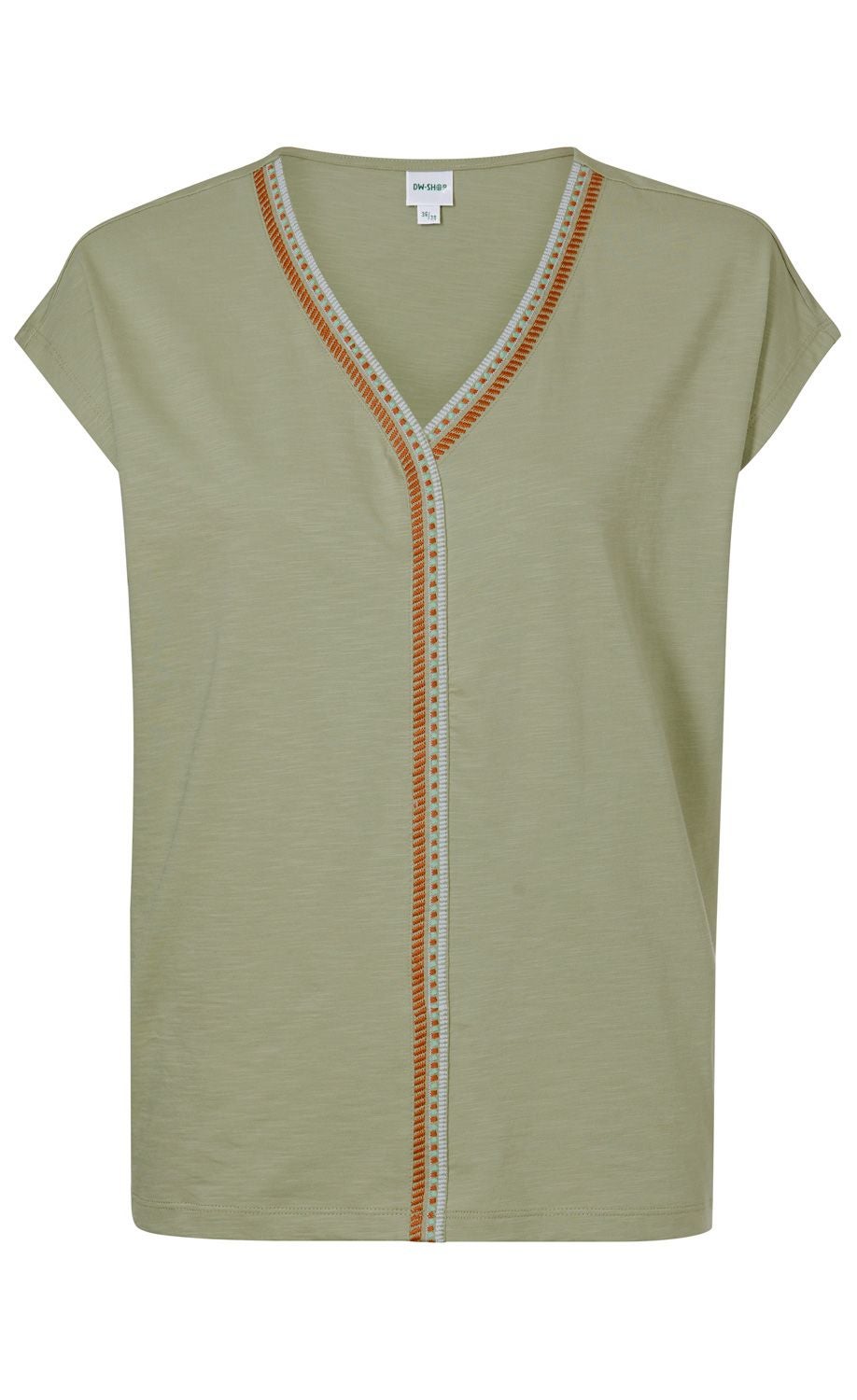 Baumwoll-Shirt in hellem Olivgrün mit V-Ausschnitt, kurzen Ärmeln und dekorativem Zierband in Orange und Hellblau entlang des Ausschnitts und der Mitte vorne