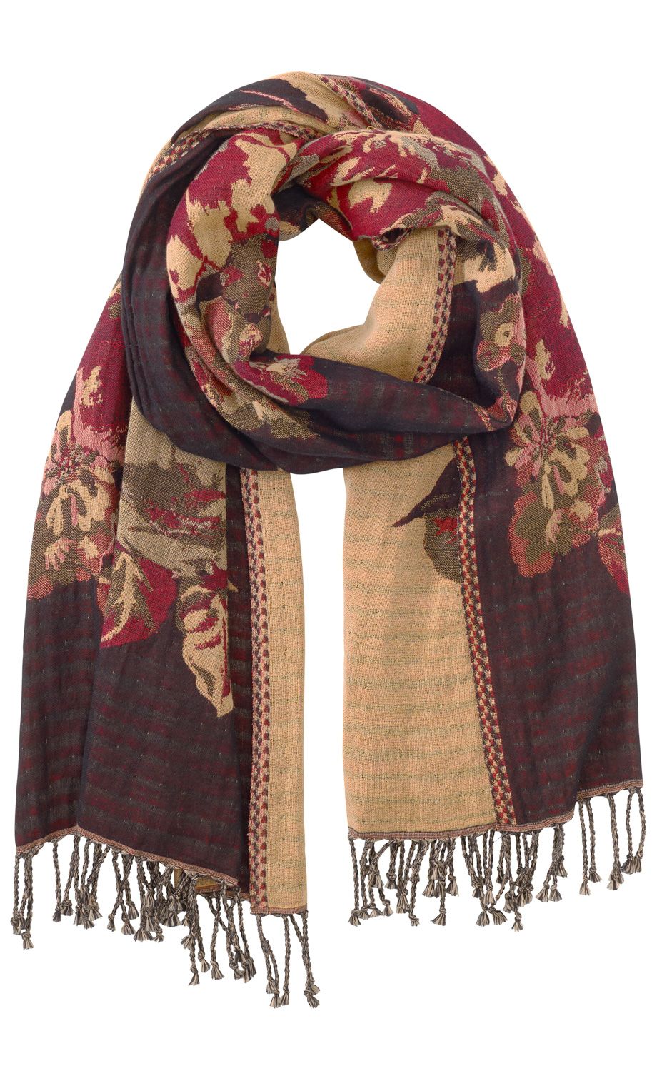 großflächiger Schal mit floralen Mustern in rot, beige, braun und schwarz, seitliche Bordüre mit Karomuster, Fransen an den Enden, grobgewebte Textur, locker drapiert auf weißem Hintergrund