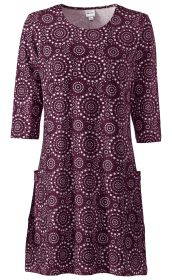 Baumwoll-Mix-Kleid in Dunkellila mit weißem, kreisförmigem Punktmuster, Rundhalsausschnitt, 3/4-Ärmeln und seitlichen aufgesetzten Taschen