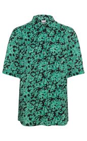 Viskose-Mix-Bluse mit grünem floralem Muster auf schwarzem Hintergrund, kurzer Arm, Knopfleiste vorne, Hemdkragen, lockere Passform